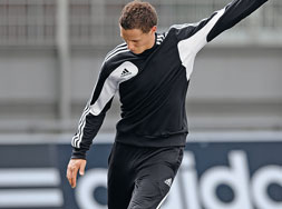 Adidas Condivo 12 Sweattop Als Adidas Condivo 12 Sportartikel das Sweattop und Sweatshirt der Teamlinie