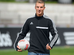 Adidas Tiro 13 Fleece Top aus ClimaLite Polystermaterial bestellen Adidas Tiro 13 Fleece Top als moderne Sportbekleidung