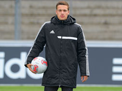 Die Adidas Tiro 13 Stadium Jacket als Sportartikel bestellen Adidas Tiro 13 Stadium Jacket als Winterjacke kaufen