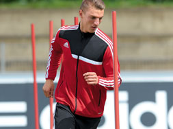 Die Adidas Tiro 13 Training Jacket als Trainingsjacke der Teamline Adidas Tiro 13 Training Jacket online bestellen