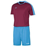 Das Jako Trikot Striker in in maroon skyblue für einen Trikotsatz mit blauer Hose