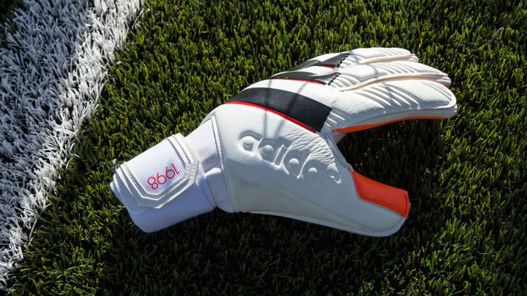 Adidas History Pack 1982 von Iker Casillas im Look von Toni Schumacher