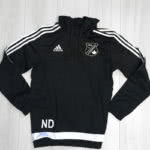 Das Vereinslogo beim Adidas Hoody als Druck