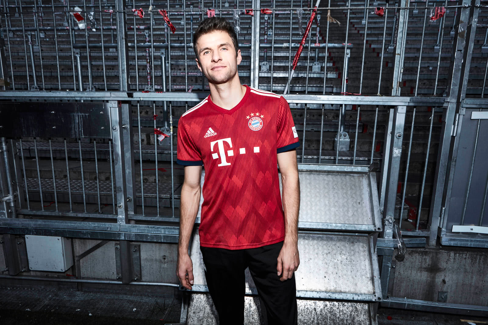 Die Fc Bayern Munchen Trikots 2018 2019 Jetzt Bestellen Und Erleben