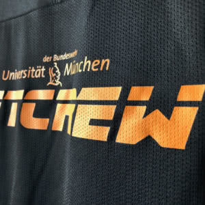 Das Fitcrew Logo der Bundeswehr Universität München auf den Trikots