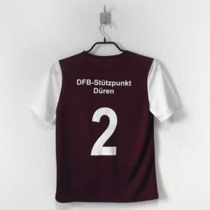 Die Trikot Bedruckung mit Vereinsname und Nummer