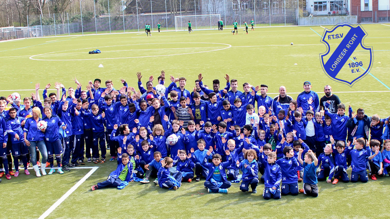 Der FTSV Lorbeer und seine Adidas Trainingsanzüge