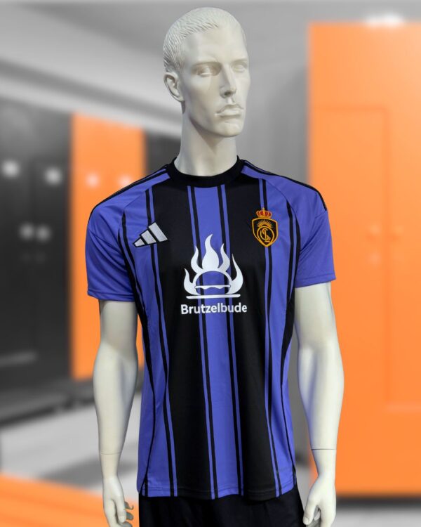 adidas Home und Away Trikots aus dem Locker Room