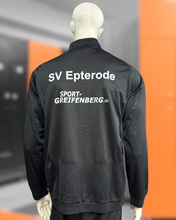 schwarze Jako One Jacken mit Druck Vereinsname und Sponsor Logo in weiß