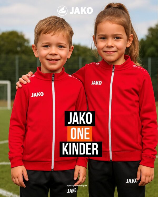 Die Jako One Polyesterjacke (9300) für Kinder ab der Größe 104 mit der Polyesterhose (9200)