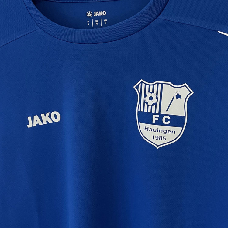 blaue Jako Trainings Jerseys mit Wappen-Druck in weiß