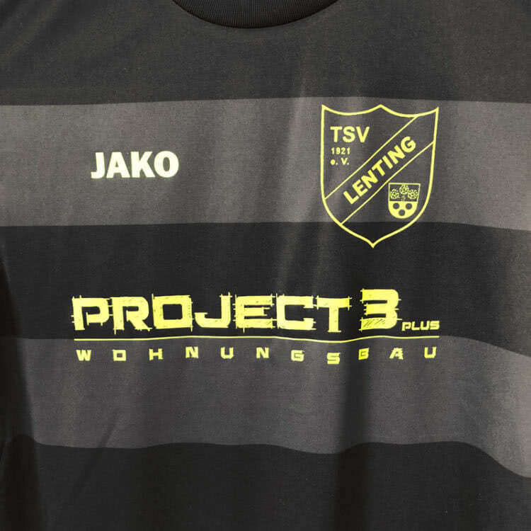 Jako Trikots mit neon Aufdruck