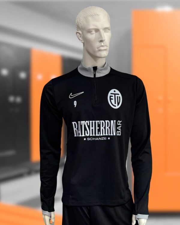 schwarze Nike Drill Top mit Druck auf der Brust