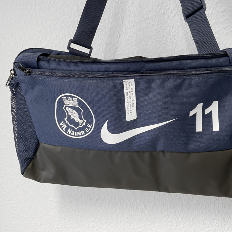 Die Nike Taschen mit Wappen und Nummern Druck