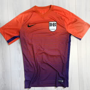 Die Nike Trikot Bedruckung der Dumbabbler mit gedrucktem Vereinslogo