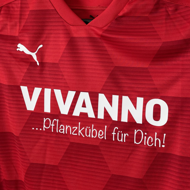 die Puma Trikots mit Vivanno Logo als Bedruckung