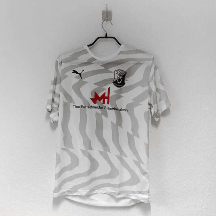 Die Puma Trikots mit Druck in der Logo Sublimation