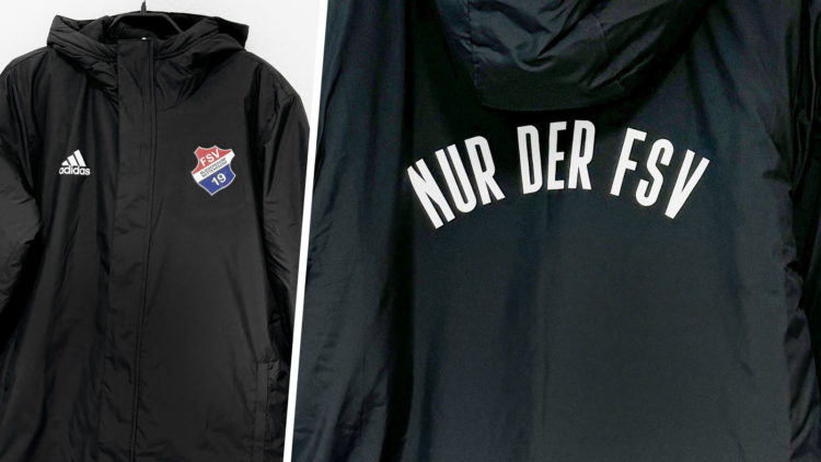 Stadionjacke mit Vereinslogo und Statement Bedruckung