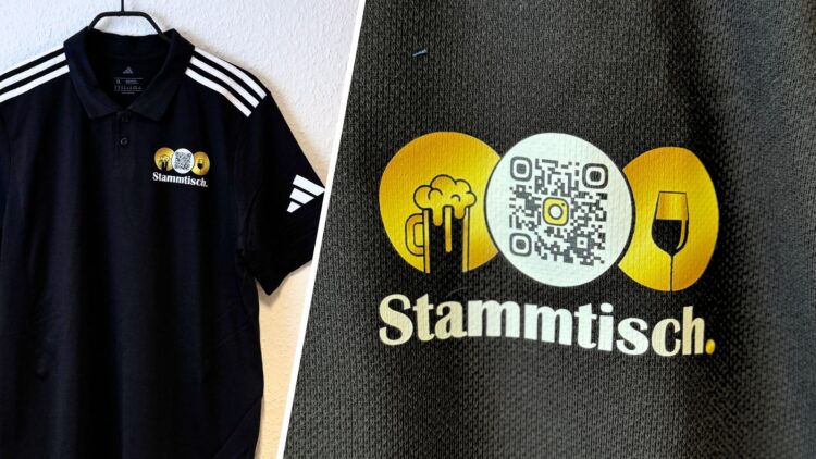 schwarze Stammtisch Poloshirts mit eigener Logo Bedruckung