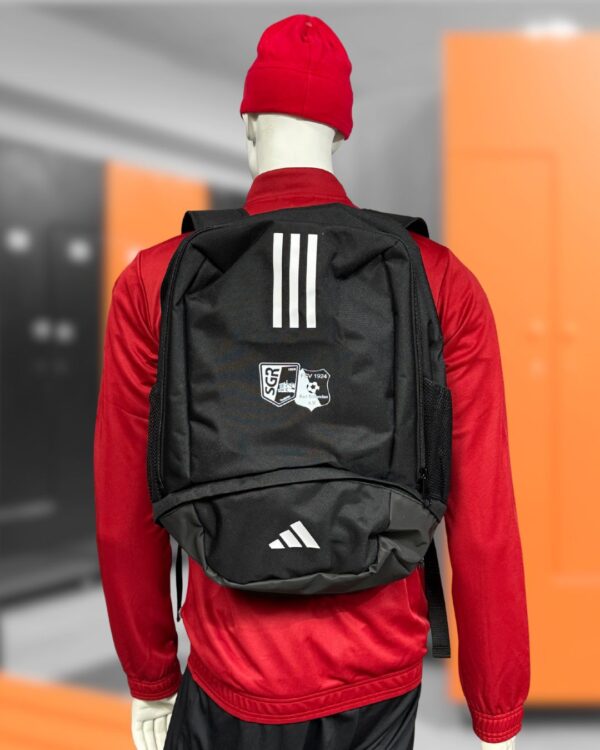 die Teambekleidung incl. Rucksack und der Vereinslogo Bedruckung