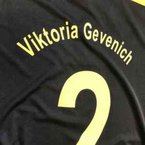 Die Adidas Trikot Bedruckung mit Vereinsnamen auf dem Rücken