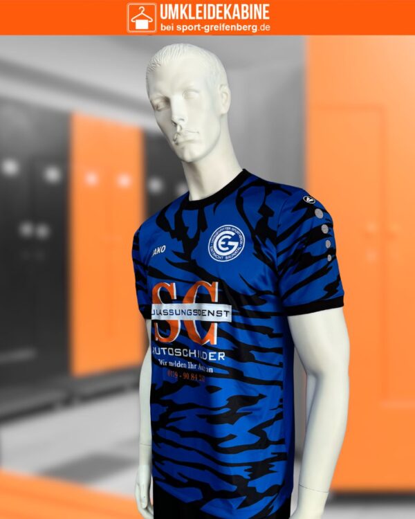 Die Trikots mit Muster und Bedruckung auf der Vorderseite