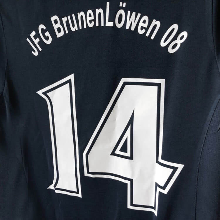 Die Trikots des JFG BrunenLöwen 08 mit neuen Rückennummern