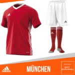 Der Trikotsatz München von Adidas im Look des FC Bayern München