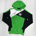 Die Turnbekleidung mit Vereinslogo des VfL Wolfsburg