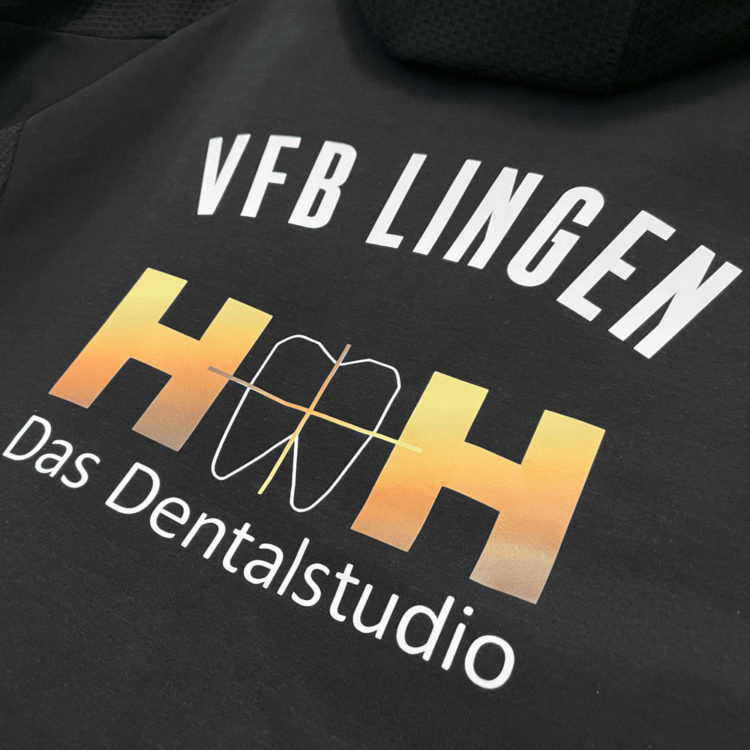 Vereinsname VFB Lingen und farbige Werbung H+H Dentalstudio