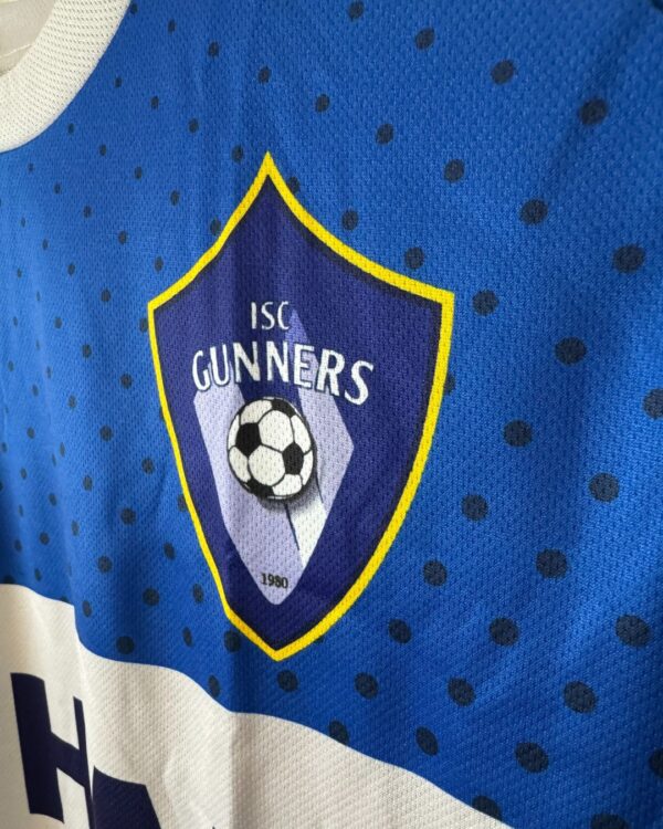 Der Vereinslogo Druck auf einem Jako Team Creator Trikot