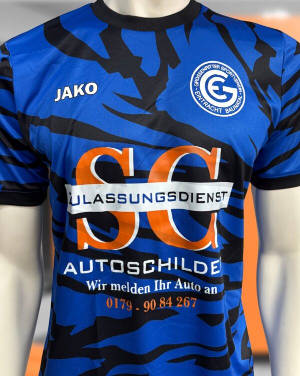 Sponsorenwerbung und Vereinslogo auf der Trikot Bedruckung