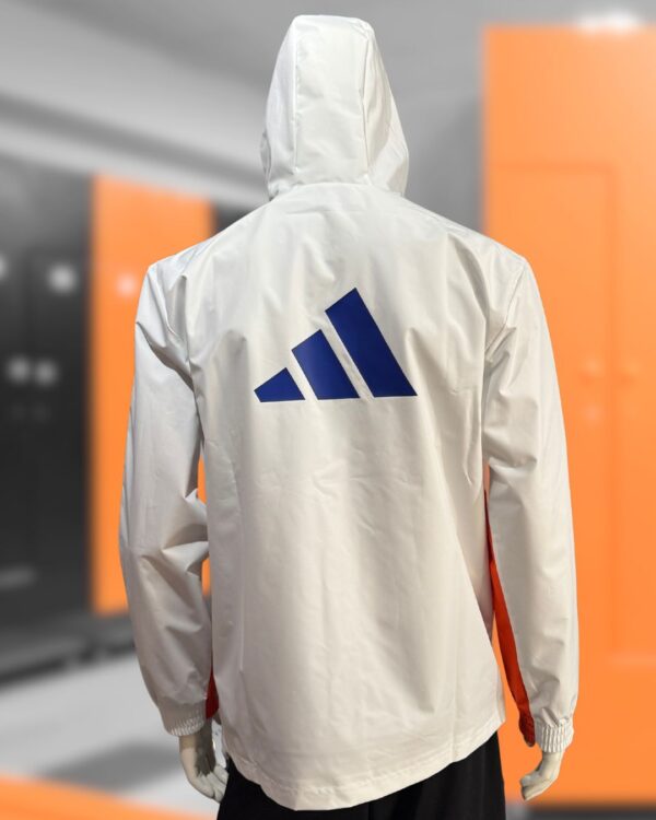 mit dem adidas Locker Room eigene adidas Laufjacken zusammenstellen