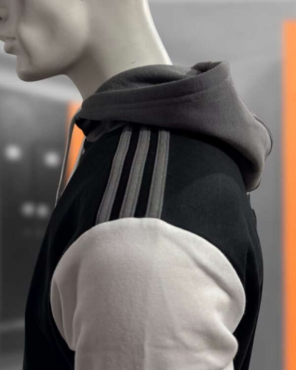 Die adidas Locker Room Teamwear