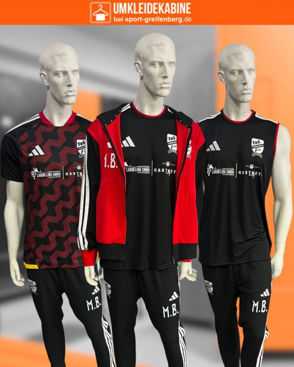 komplette Vereinsbekleidung im adidas Locker Room