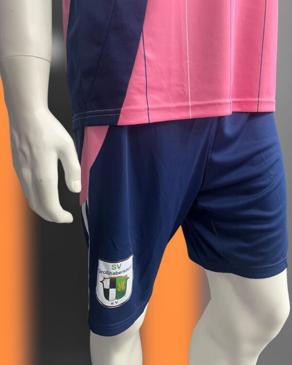 auch Shorts gibt es im adidas Locker Room