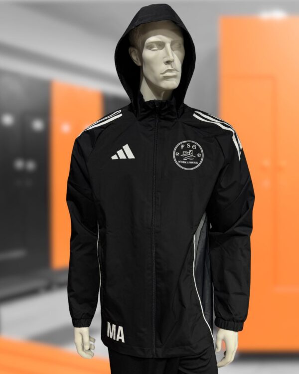 Die adidas Tiro Allwetterjacke mir eigener Bedruckung in weiß