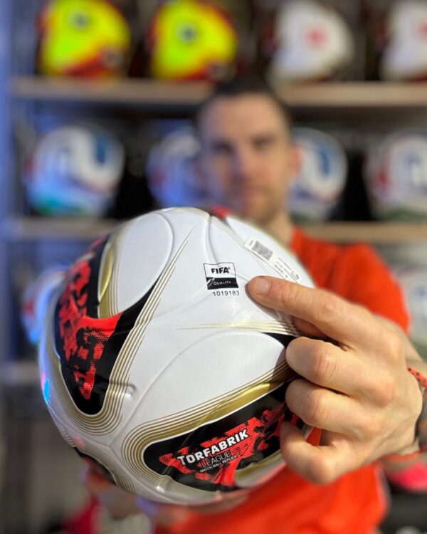 Der adidas Torfabrik League FIFA Quality als Trainingsball