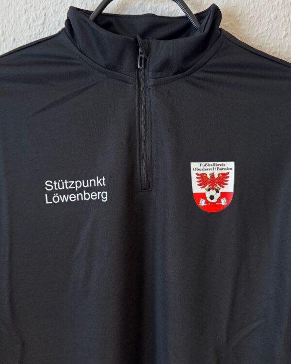 schwarze adidas Trainingstops mit Wappen Druck in Farbe auf der Brust