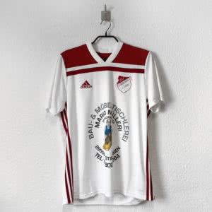 Der adidas Trikotsatz mit farbiger Logo Sublimation