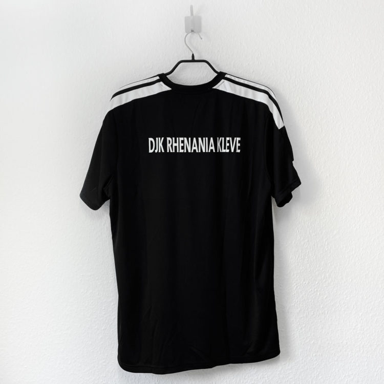 Das schwarze adidas Squadra 21 T-Shirt mit Vereinsnamen und Vereinslogo Bedruckung