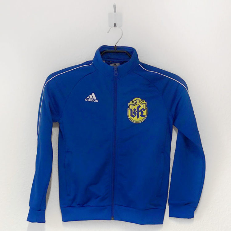 Vereinslogo Aufdruck auf der adidas Trainingsjacke