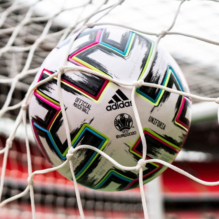 Der adidas Uniforia als offizieller Match Ball für Euro