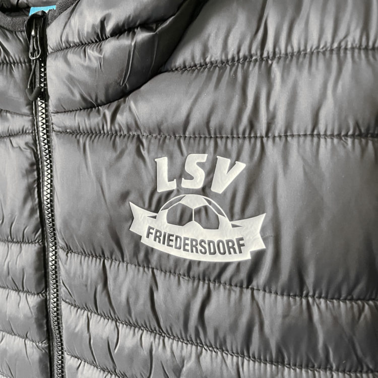 Jako Steppjacke mit Vereinswappen