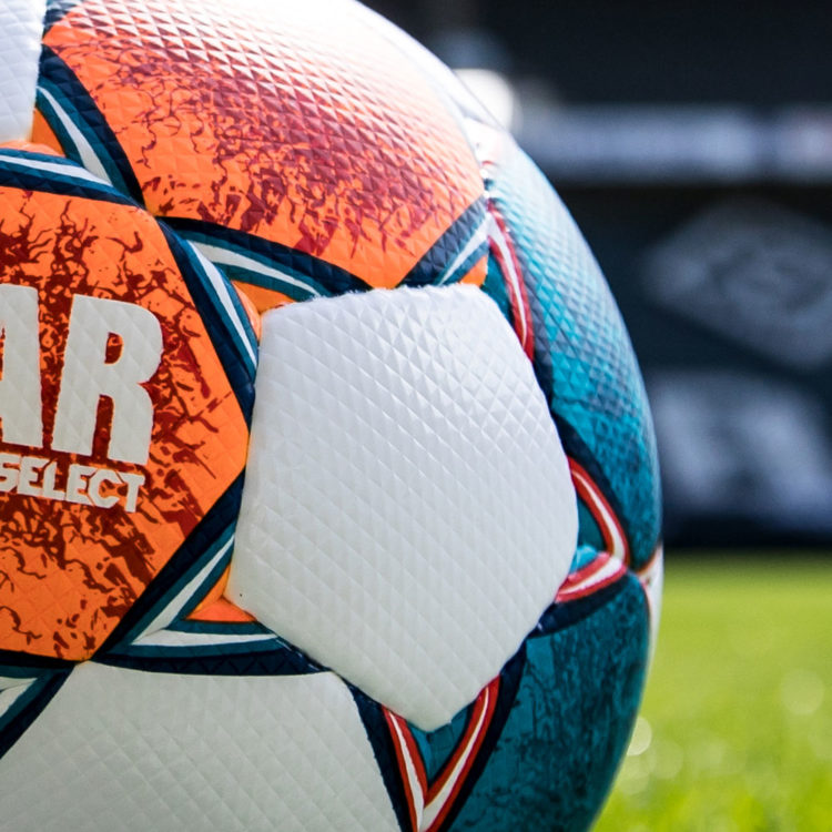 Die Diamant Panele des Derbystar Bundesliga Ball 2021/2022