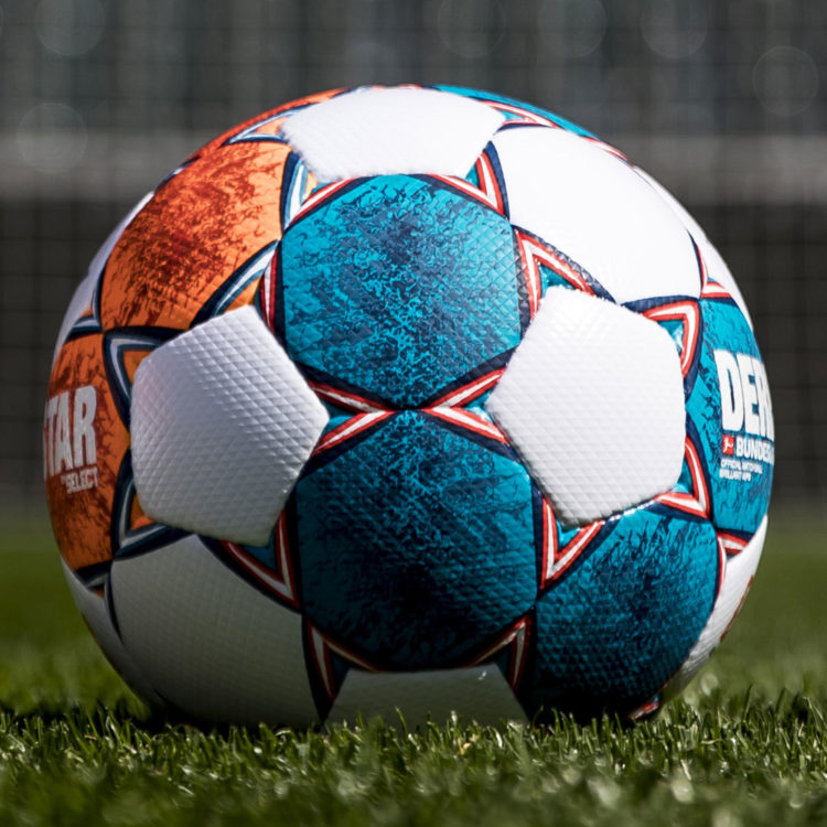 der derbystar bundesliga brillant ball 2021 2022 spielball in marine/neonorange