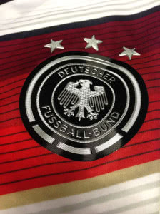 Das DFB Trikot 2015 mit dem Adler auf der Brust