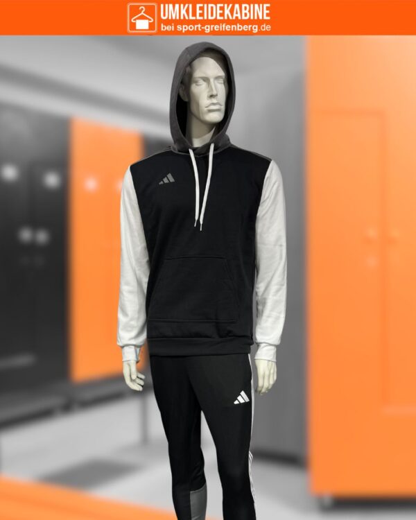 eigene adidas Teamwear im adidas Locker Room