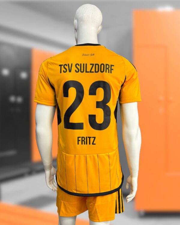 gelbe adidas Locker Room Trikots mit Druck auf dem Rücken