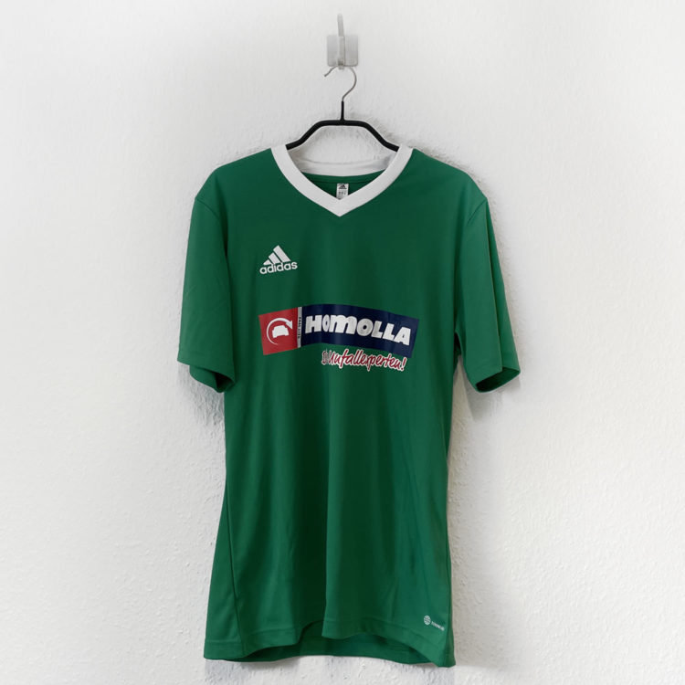 grüne adidas Trikots mit Sponsorenlogo Bedruckung